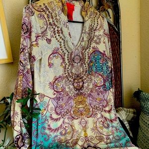 This is colorful tunic with long sleeve and metallic beads.